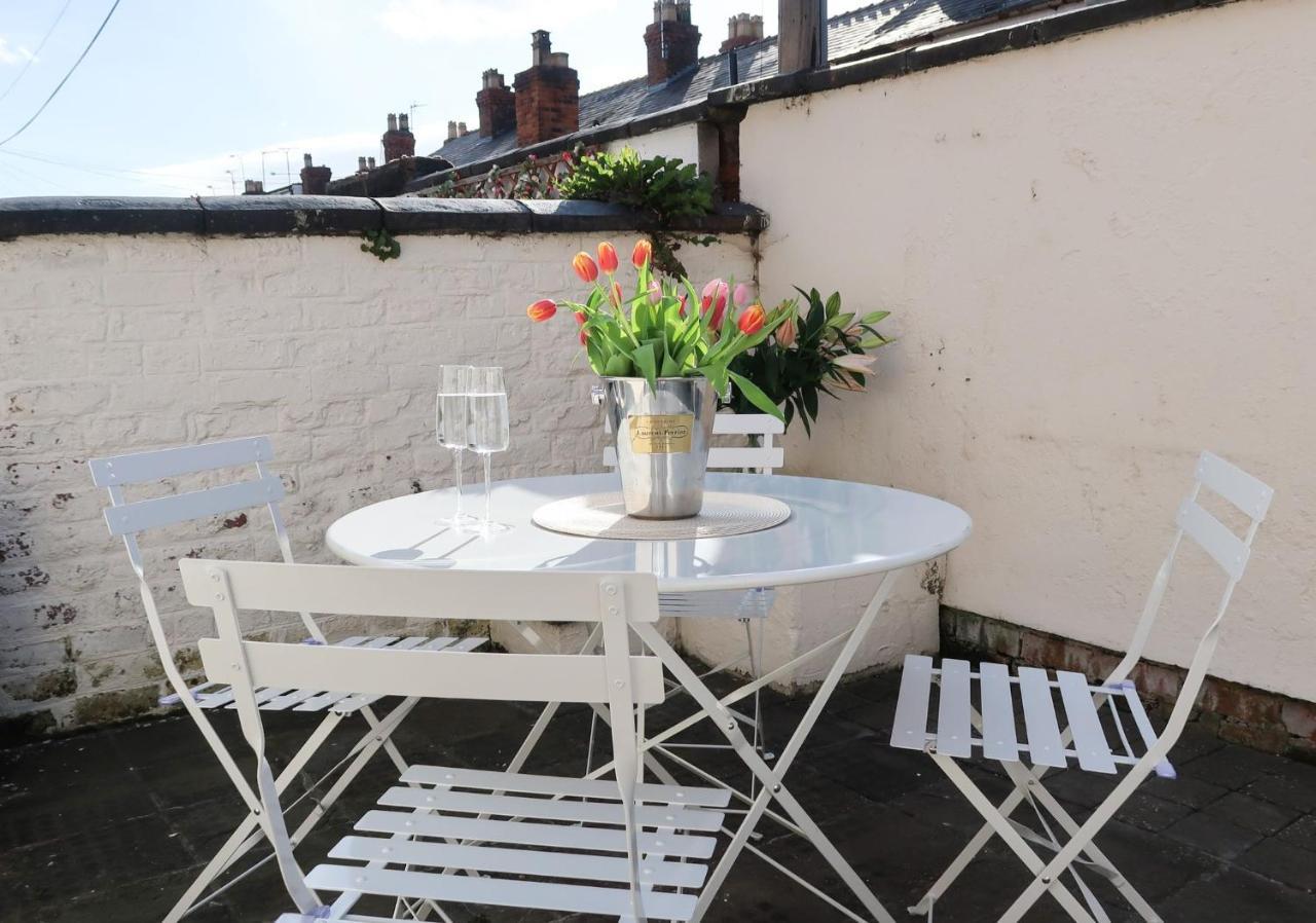 Luxury Living Outside The City Walls - Sleeps Six! Chester Extérieur photo